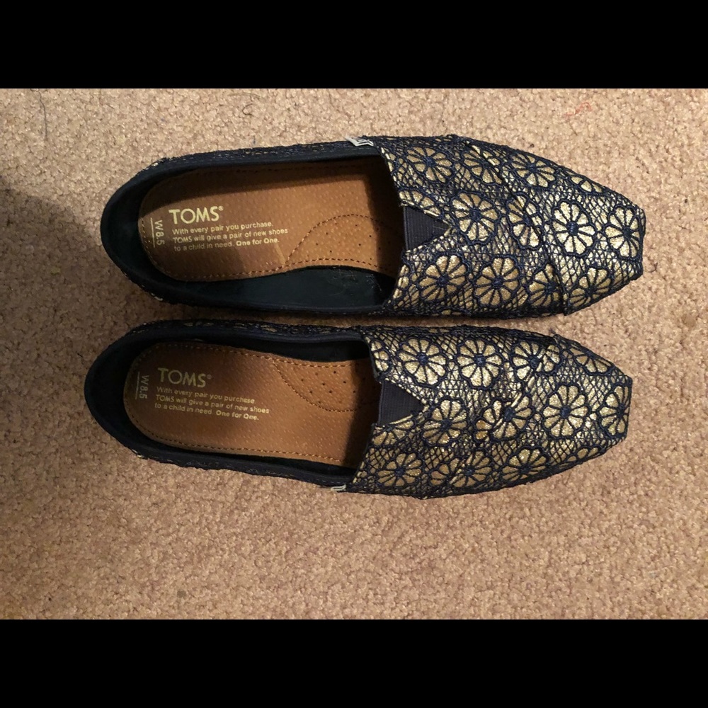 Navy and gold toms